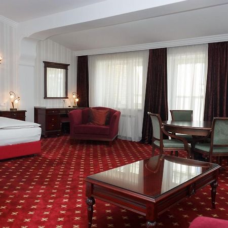 Ar Nuvo Hotel Karagandy Exteriör bild