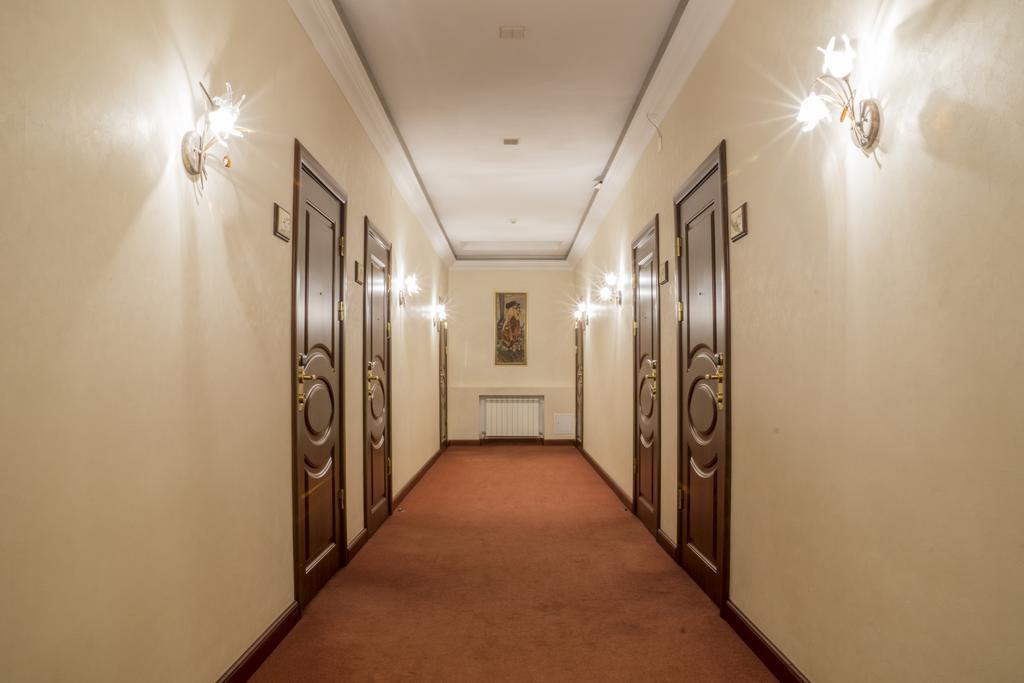 Ar Nuvo Hotel Karagandy Exteriör bild