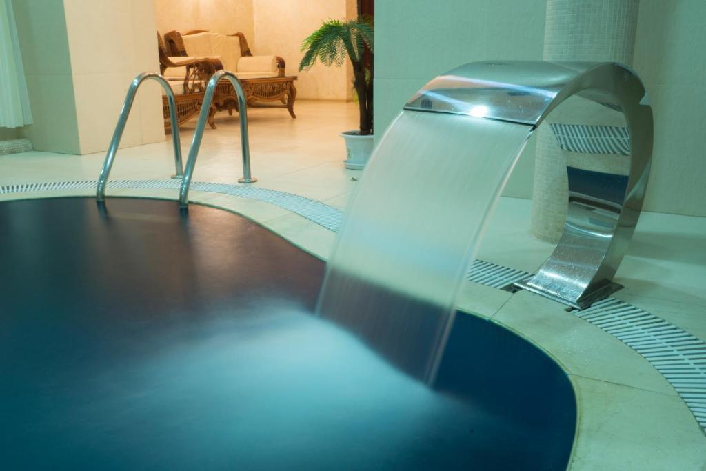 Ar Nuvo Hotel Karagandy Exteriör bild